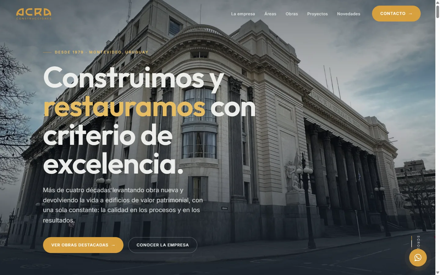 Portada del sitio de ACRA: «Construimos y restauramos con criterio de excelencia» sobre la fachada del Banco República.